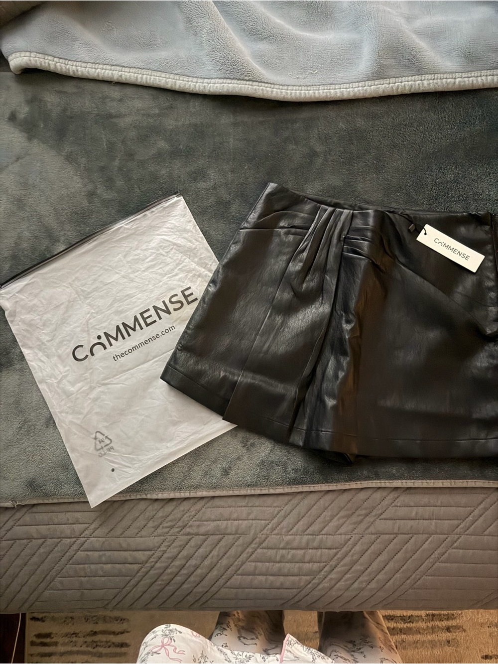 Commense Black Faux Leather High-Waist Pleated Mini Skirt/Skort